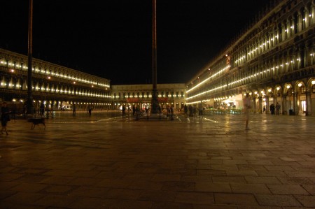 Place St-Marc by night